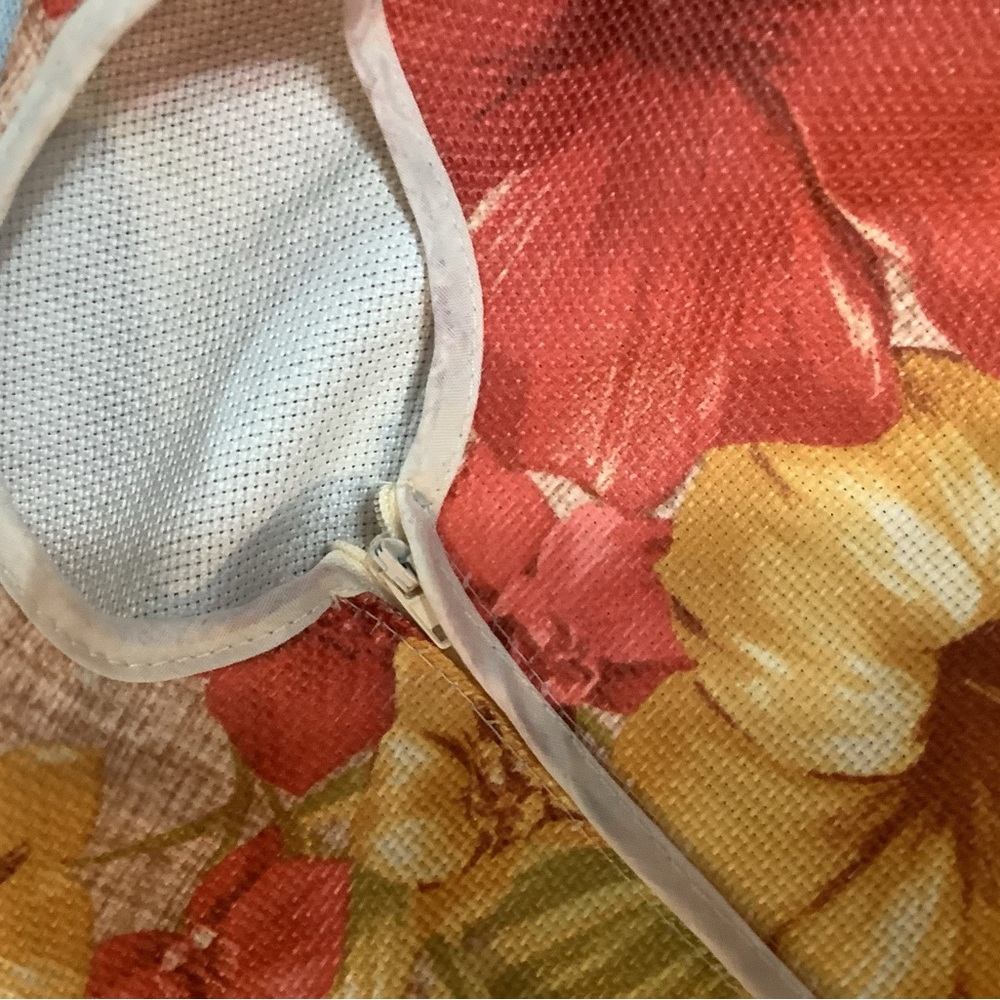 OUTSIDE ZIPPER ROUND FLORAL TABLECLOTH - Picture 3 of 5